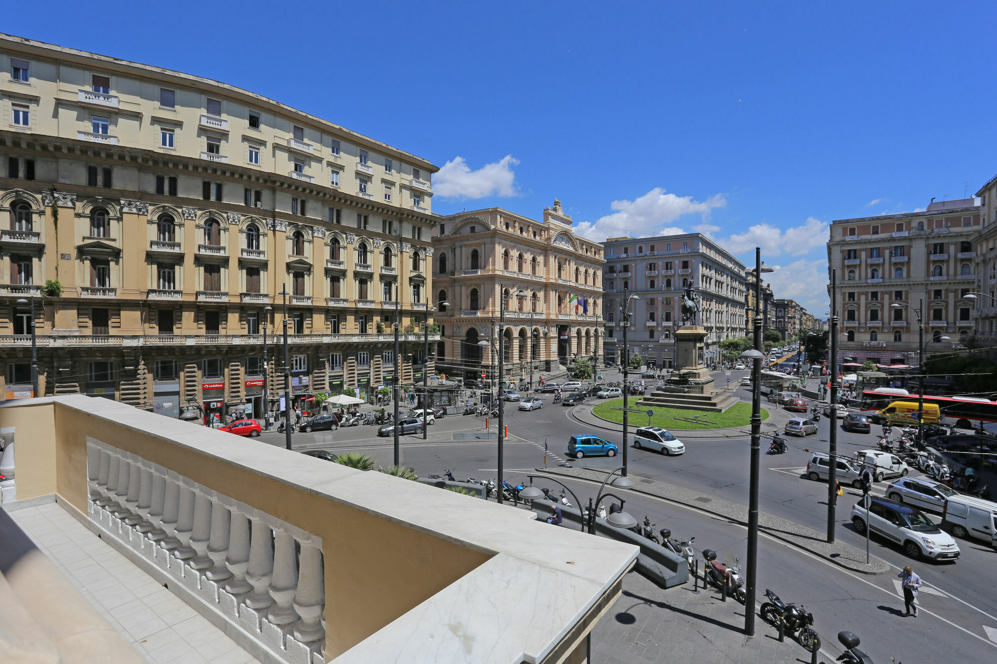Piazza Bovio 22 Hotel Наполи Екстериор снимка